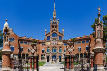 Eingangstor mit Hauptportal  Barcelona Catalunya Spanien by Peter Ehlert in Barcelona Stadtrundgang