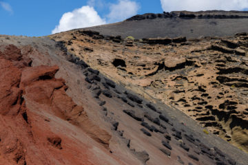 Verschiedene Gesteinsschichten in Caldera  Yaiza Canarias Spanien by Peter Ehlert in LanzaroteElGolfo