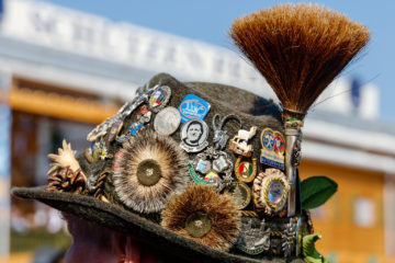 Hut mit vielen Ansteckern  München Bayern Deutschland by Peter Ehlert in WiesnWorkshop2018