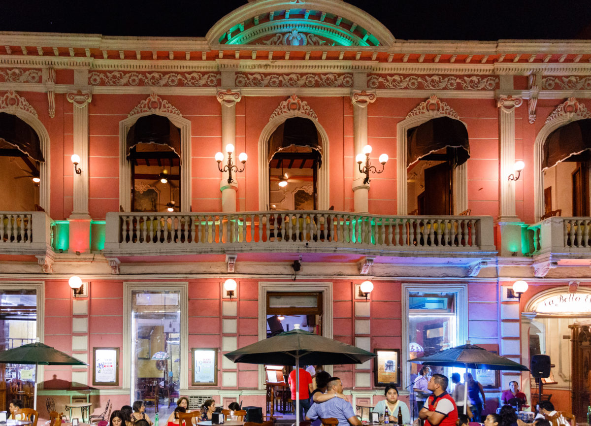 Streetlife by Peter Ehlert in Merida