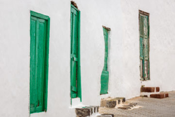 GrüneTüren  Teguise Kanarische Inseln Spanien by Peter Ehlert in LanzaroteTeguise
