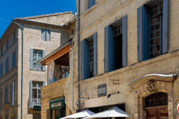 Blaue Fensterläden  Uzès Gard Frankreich by Peter Ehlert in Uzès