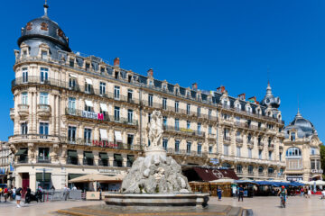 Fontaine des Trois Grâces mit Stadthaus  Montpellier Département Hérault Frankreich by Peter Ehlert in Montpellier