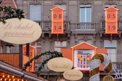 Geschmücktes Haus  Straßburg Département Bas-Rhin Frankreich by Peter Ehlert in Weihnachtsmarkt 2022