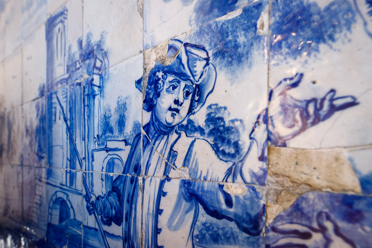 Handbemalte Kachel  Lissabon Distrikt Lissabon Portugal by Peter Ehlert in lis-azulejo