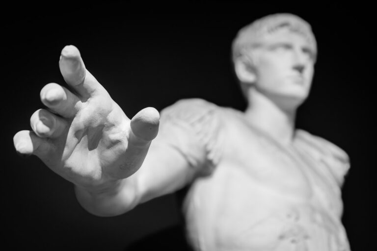 Hand  München Bayern Deutschland by Peter Ehlert in Abguss-Reihen,Hand,Beziehungen