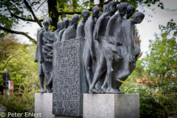 Gedenkskulptur  Dachau Bayern Deutschland by Peter Ehlert in Gedenkfeier zur Befreiung des KZ Dachau