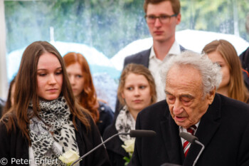 Max Mannheimer und Effner Schüler  Dachau Bayern Deutschland by Peter Ehlert in Gedenkfeier zur Befreiung des KZ Dachau (2015)