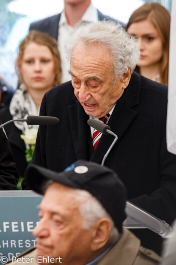 Max Mannheimer und Effner Schüler  Dachau Bayern Deutschland by Peter Ehlert in Gedenkfeier zur Befreiung des KZ Dachau (2015)