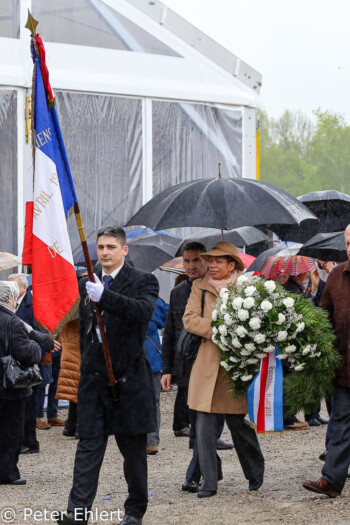 Kranzniederlegung Franz. Delegation  Dachau Bayern Deutschland by Peter Ehlert in Gedenkfeier zur Befreiung des KZ Dachau (2015)