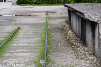 Gleisreste und Rampe  Dachau Bayern Deutschland by Peter Ehlert in Nie wieder - plus jamais - never again