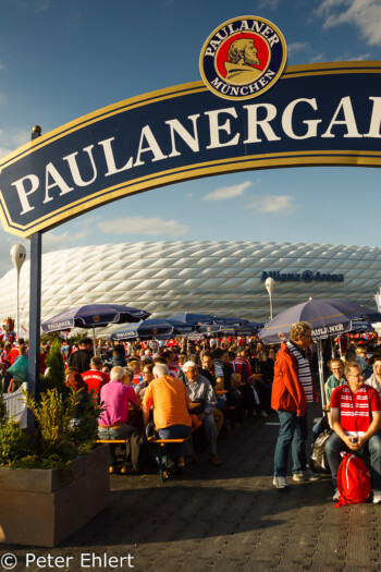 Vor dem Stadion  München Bayern Deutschland by Peter Ehlert in Allianz Arena