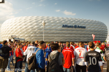 Vor dem Stadion  München Bayern Deutschland by Peter Ehlert in Allianz Arena