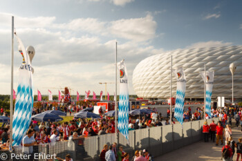 Vor dem Stadion  München Bayern Deutschland by Peter Ehlert in Allianz Arena