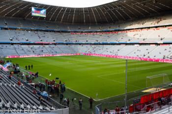 Im Stehplatzbereich  München Bayern Deutschland by Peter Ehlert in Allianz Arena