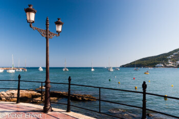 Laterne an Hafenpromenade  Santa Eularia des Riu Balearische Inseln - Ibiza Spanien by Peter Ehlert in Ibiza - Insel des Lichts