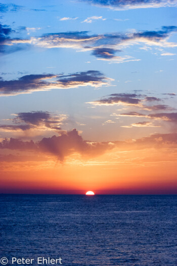 Sonne halbiert, Meer und Wolken  Sant Antoni de Portmany Balearische Inseln - Ibiza Spanien by Peter Ehlert in Ibiza - Insel des Lichts