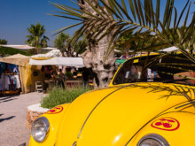 Pacha-Käfer vor dem Hippie Markt  San Carles Balearische Inseln - Ibiza Spanien by Peter Ehlert in Ibiza - Insel des Lichts