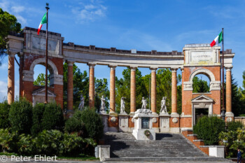 Monumento ai Caduti e alla Vittoria  Macerata Marche Italien by Peter Ehlert in Italien - Marken