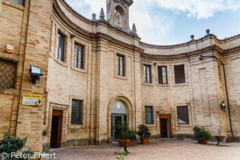 Emiciclo Torri  Macerata Marche Italien by Peter Ehlert in Italien - Marken