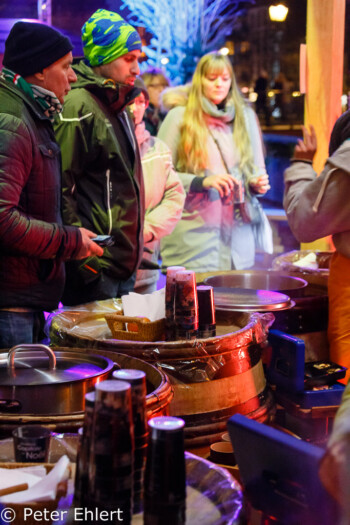 Glühwein Stand  Strasbourg Grand Est Frankreich by Peter Ehlert in Weihnachtsmarkt 2017 Straßburg