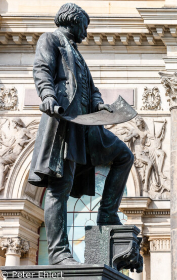 Gottfried Semper Denkmal  Dresden Sachsen Deutschland by Peter Ehlert in Dresden Weekend