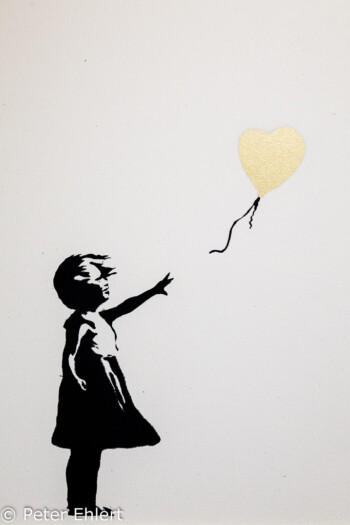 Girl With Balloon  Amsterdam Noord-Holland Niederlande by Peter Ehlert in Banksy und Salvador Dali Ausstellung