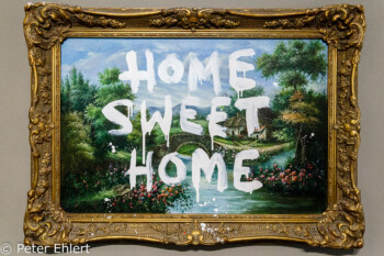 Home sweet Home  Amsterdam Noord-Holland Niederlande by Peter Ehlert in Banksy und Salvador Dali Ausstellung