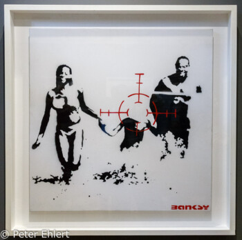 Family target  Amsterdam Noord-Holland Niederlande by Peter Ehlert in Banksy und Salvador Dali Ausstellung