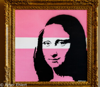 Mona Lisa Pink  Amsterdam Noord-Holland Niederlande by Peter Ehlert in Banksy und Salvador Dali Ausstellung