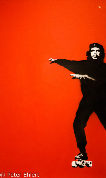 Che Guevara on Skates  Amsterdam Noord-Holland Niederlande by Peter Ehlert in Banksy und Salvador Dali Ausstellung
