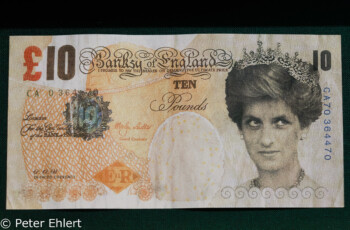 10 Pound Note with Diana  Amsterdam Noord-Holland Niederlande by Lara Ehlert in Banksy und Salvador Dali Ausstellung