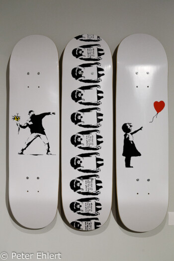 Board Design  Amsterdam Noord-Holland Niederlande by Peter Ehlert in Banksy und Salvador Dali Ausstellung