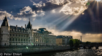 Conciergerie  Paris Île-de-France Frankreich by Lara Ehlert in Paris, quer durch die Stadt