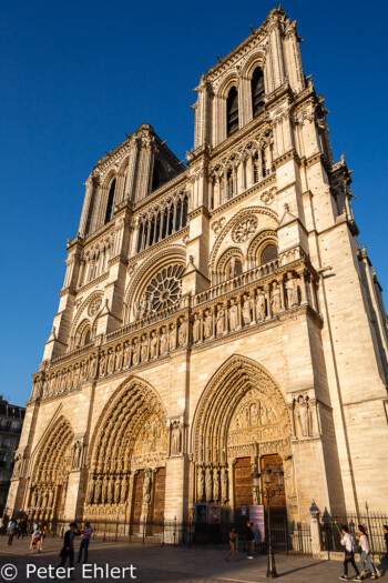 Portal  Paris Île-de-France Frankreich by Peter Ehlert in Paris, quer durch die Stadt