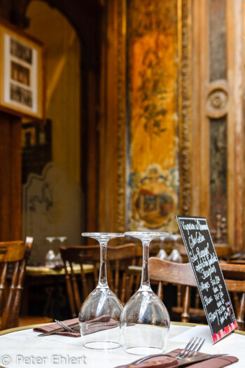 Gedeckter Bistrottisch  Paris Île-de-France Frankreich by Peter Ehlert in Paris, quer durch die Stadt