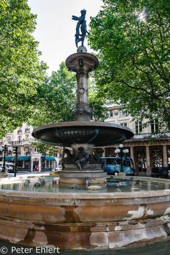 Brunnen  Paris Île-de-France Frankreich by Peter Ehlert in Paris, quer durch die Stadt