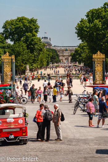 Eingang zu Jardin des Tuileries  Paris Île-de-France Frankreich by Peter Ehlert in Paris, quer durch die Stadt