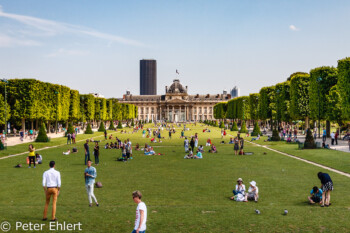 Champ de Mars  Paris Île-de-France Frankreich by Peter Ehlert in Paris, quer durch die Stadt