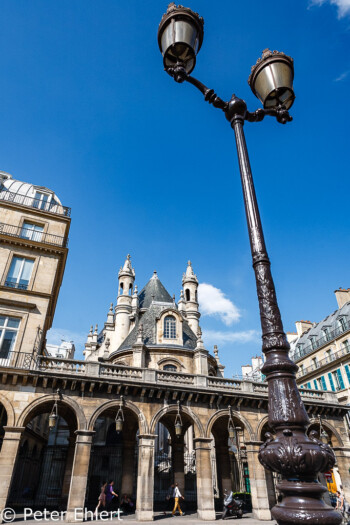 Laterne und Temple protestant de l'Oratoire du Louvre  Paris Île-de-France Frankreich by Peter Ehlert in Paris, quer durch die Stadt