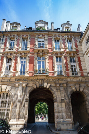 Torhaus  Paris Île-de-France Frankreich by Peter Ehlert in Paris, quer durch die Stadt