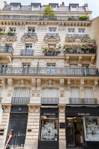 Haus mit Guerlain geschäft  Paris Île-de-France Frankreich by Peter Ehlert in Paris, quer durch die Stadt