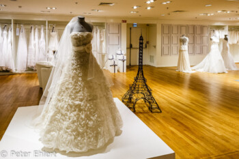 Hochzeitsmode  Paris Île-de-France Frankreich by Peter Ehlert in Paris, quer durch die Stadt