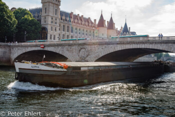 Schubverband vor Justitzpalast  Paris Île-de-France Frankreich by Peter Ehlert in Paris Bateaux mouches