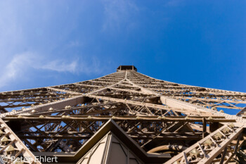 Bick zur Spitze  Paris Île-de-France Frankreich by Lara Ehlert in Paris, Eiffelturm und Quartier Latin