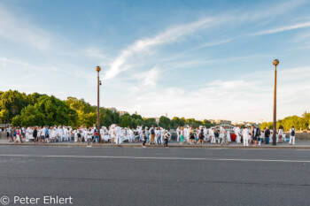 Erste Gäste treffen ein  Paris Île-de-France Frankreich by Peter Ehlert in Paris, Eiffelturm und Quartier Latin