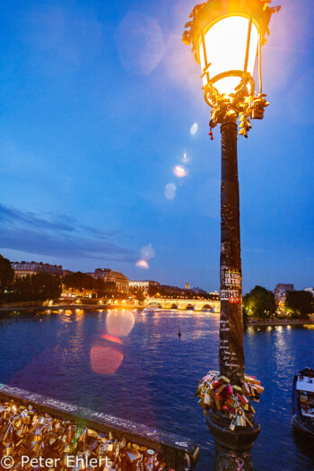 Laterne am Abendhimmel  Paris Île-de-France Frankreich by Peter Ehlert in Paris, Eiffelturm und Quartier Latin