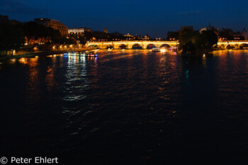 Beleuchtetes Bateaux mouche vor Pont Neuf  Paris Île-de-France Frankreich by Peter Ehlert in Paris, Eiffelturm und Quartier Latin