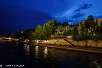 Beleuchter Louvre  Paris Île-de-France Frankreich by Peter Ehlert in Paris, Eiffelturm und Quartier Latin