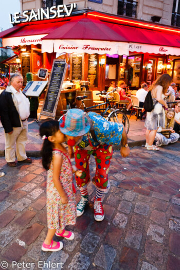 Strassen Clown  Paris Île-de-France Frankreich by Peter Ehlert in Paris, Eiffelturm und Quartier Latin